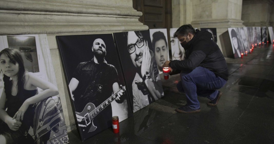 Primul proiect al vocalistului de la Goodbye to Gravity după tragedia din Clubul Colectiv: „Am utilizat chitara ca sprijin mental” Primul proiect al vocalistului de la Goodbye to Gravity după tragedia din Clubul Colectiv: „Am utilizat chitara ca sprijin mental”