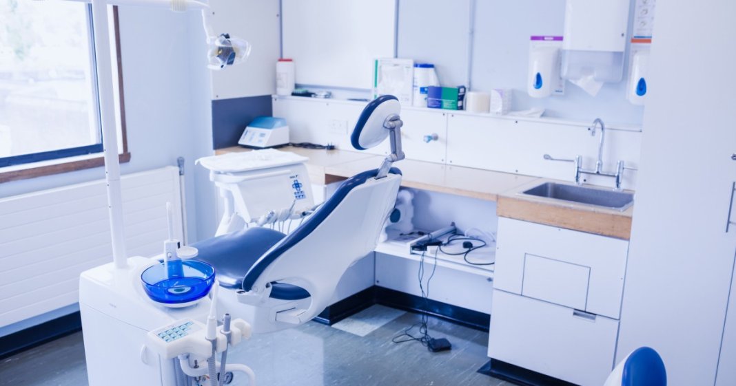 Tragedia fetiței care a murit la cabinetul stomatologic. Detalii privind apelurile la 112 pentru intervenția ambulanței la clinică