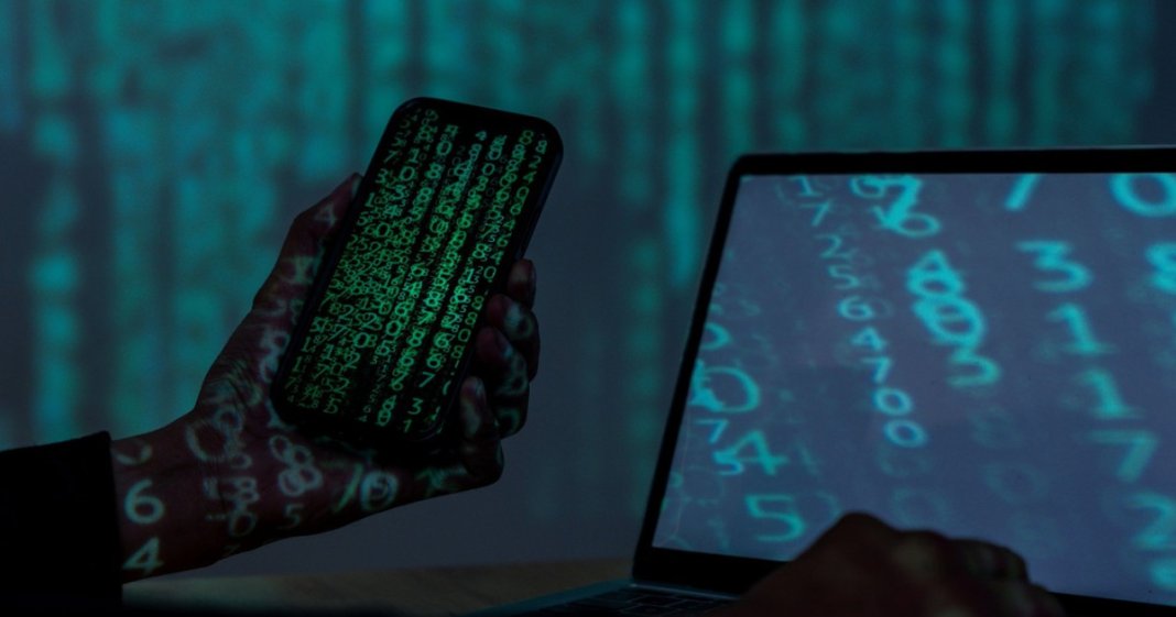 Adolescenți care fură milioane printr-un singur click: Mărturiile unor ex-hackeri despre delictele cibernetice comise de tineri