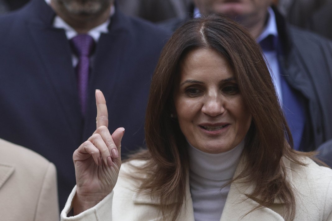 Anca Alexandrescu își exprimă criticile față de Recorder. Ion Cristoiu, conform Realitatea, este indignat de transmiterea documentarului la TVR 1.