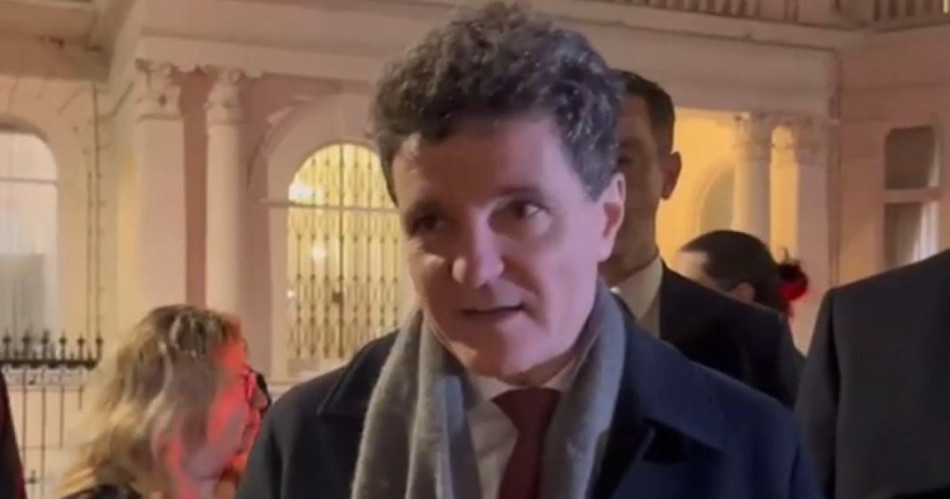 Cetățenii români din Londra l-au primit pe liderul de stat la ambasadă: „Nicușoare, apără Justiția și nu mai sta”. Comunicarea adresată publicului