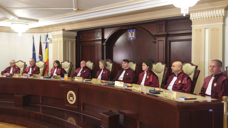 Pe Valea Oltului, pompierii folosesc roboți. Traficul este suspendat până miercuri. „Se observă scăpări de gaz”