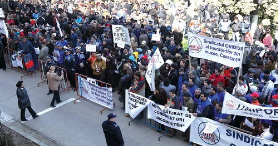 Sindicatele contestă cu fermitate hotărârea Guvernului de a opri plata primei zile de concediu medical: O limitare a dreptului la asistență socială