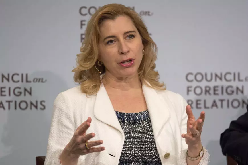 Slăbiciunea considerabilă a Statelor Unite în raport cu Europa Slăbiciunea considerabilă a Statelor Unite în raport cu Europa. Mijloace de a-l îngrădi pe Trump