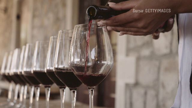 Guvernul sugerează medici „cu responsabilități”. Bolojan propune muncă forțată în țară pentru cei care au terminat studiile.