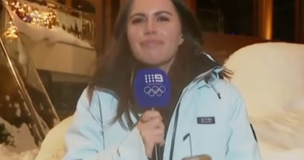Imagini virale: o reporteră a fost surprinsă bând în direct la Jocurile Olimpice. „Nu este nimic nelalocul lui în asta”