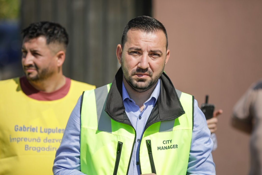 Trei persoane au fost reținute în urma investigațiilor DNA la Primăria Sectorului 5, printre care și nepotul lui Piedone.