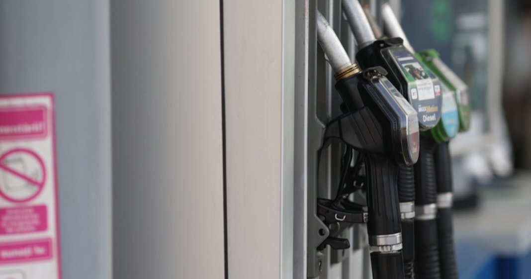 Continutul ordonanței referitoare la carburanți: Executivul fixează limita adaosului comercial și limitează exporturile. Până...