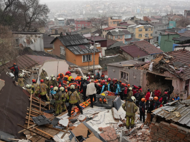 Explozie catastrofală și colapsul a două edificii cu patru zile înainte de Turcia