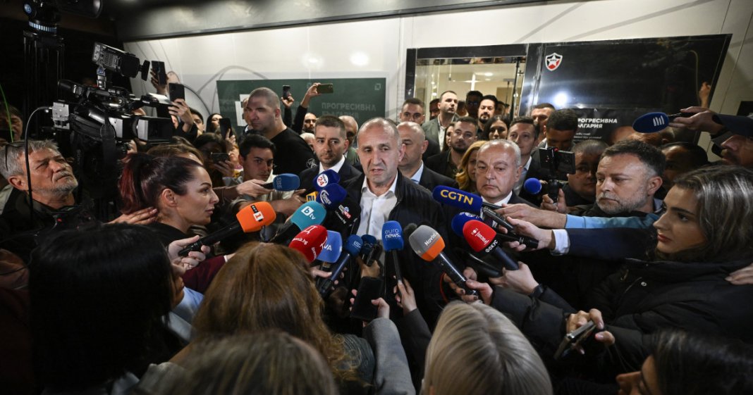 Rumen Radev afirmă „biruința împotriva indiferenței”, în timp ce „Bulgaria progresivă” își asumă reușita în...