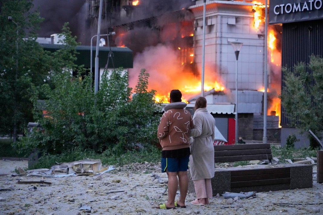 Atac nocturn de amploare împotriva Kievului: Fotografii indică folosirea Oreșnik de către forțele ruse.