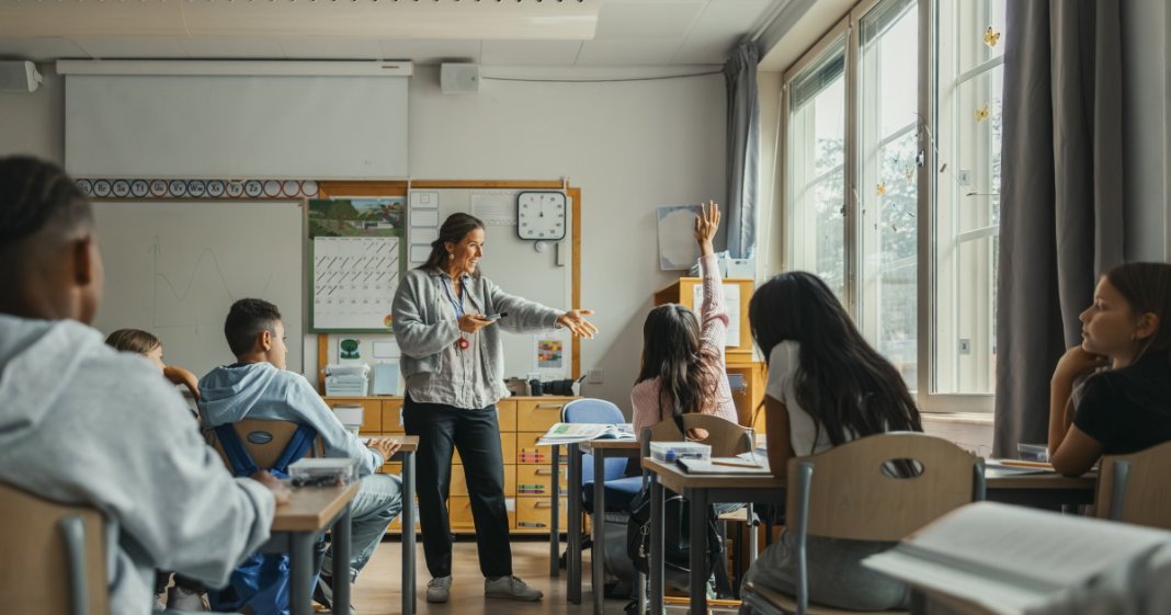 Câștigurile educatorilor în 2027: Efectul noii reglementări privind salariile asupra structurii din învățământ