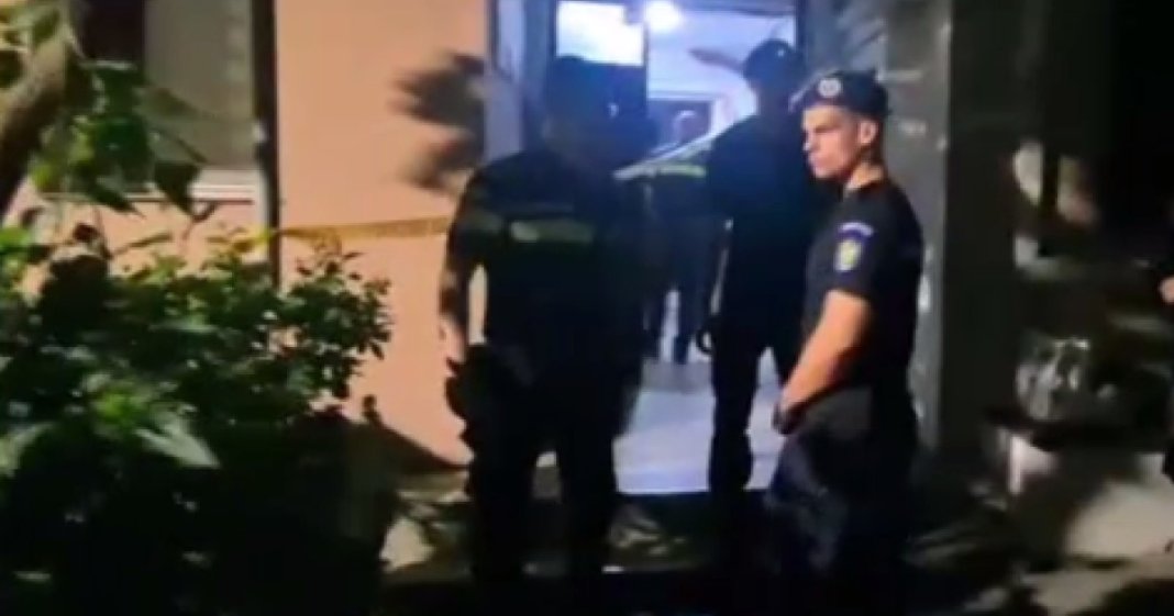 Târgu Jiu: O bunică și cei doi nepoți ai săi, descoperiți decedați într-o crimă în trei acte într-un apartament