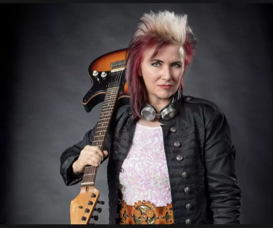 Jennifer Batten, guitarist of Michael Jackson: „She chose to perform in Bucharest to motivate the Romanians”