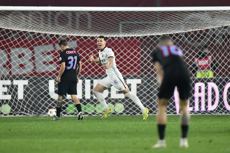 Situație surprinzătoare! Recenta achiziție a FCSB a semnat un angajament și cu o altă formație din Superligă.