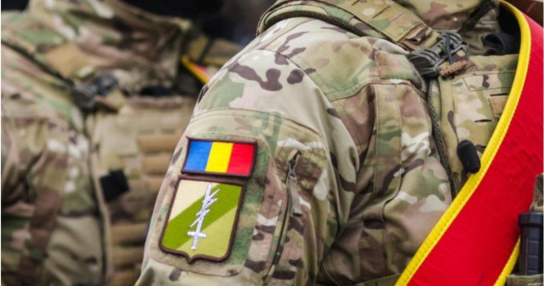 Un ofițer de rang înalt își recupera banii pentru adidași și tricouri din bugetul Armatei, forțând soldații să-i picteze.