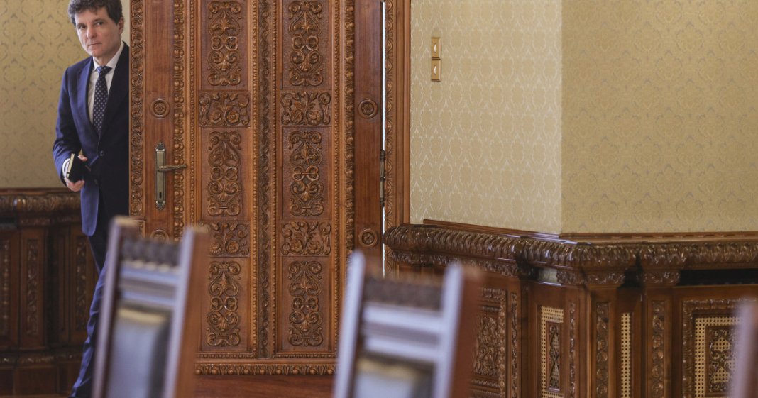 Nicuşor Dan se întâlneşte astăzi cu conducătorii fostei coaliţii pentru a aborda subiectul finalizării PNRR, cu mai puţin de două săptămâni...