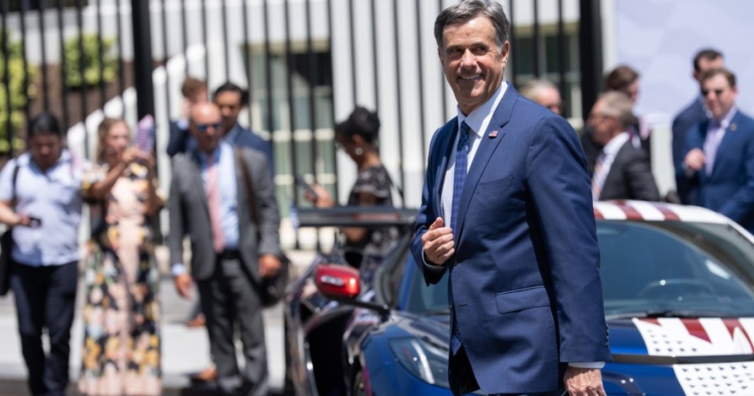 Șeful CIA a călătorit la Moscova pentru a negocia asupra situației complicate a Rusiei, fiind îngrijorat că lui Putin i...