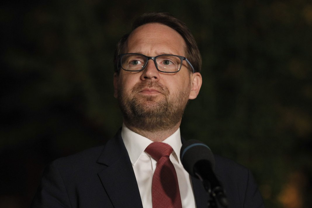USR acuză CCR de „violare a Constituției”. Fritz: „Putem fi liniștiți: CCR-PSD a justificat că sancțiunea nu mă vizează pe mine, ci mandatul meu”
